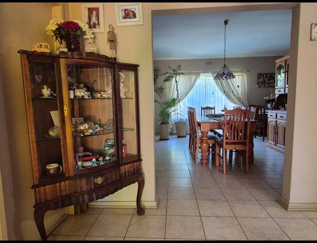 5 BEDROOM HOUSE FOR SALE IN FALCON RIDGE